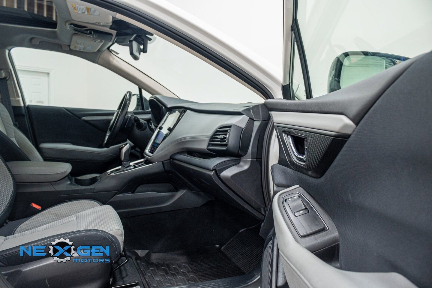 Used 2024 Subaru Outback Premium image 37