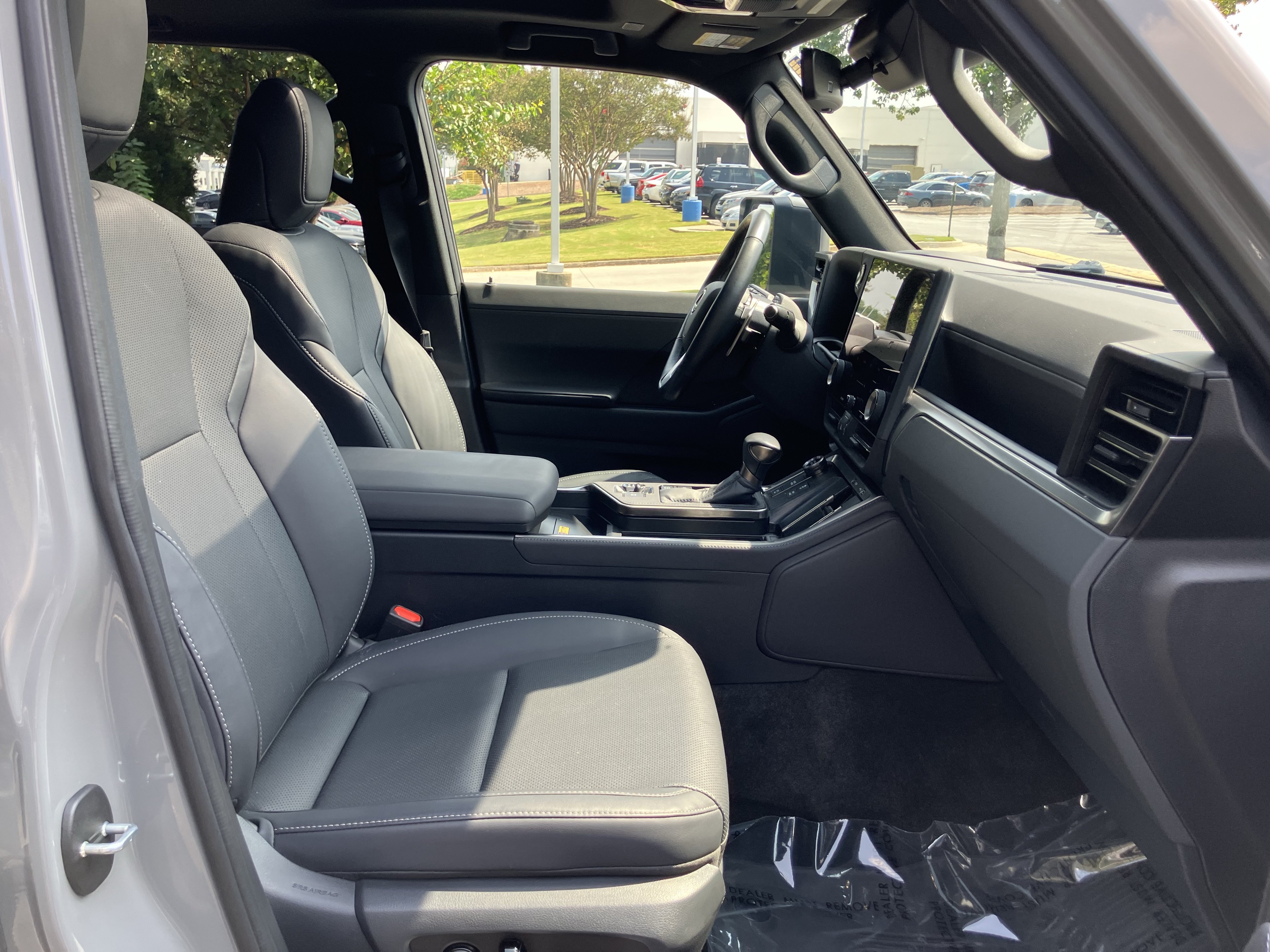 Used 2025 Lexus GX 550 w/ Accessory Package (2T) AWD/4WD image 39