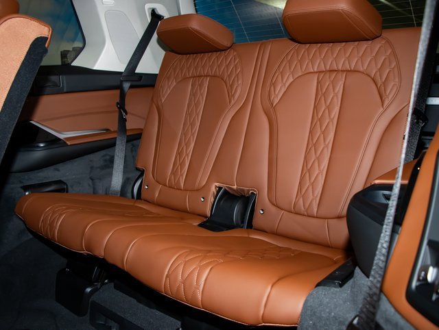 Used 2025 BMW X7 xDrive40i w/ Premium Package image 23