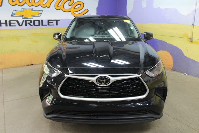 Used 2022 Toyota Highlander L AWD/4WD image 3