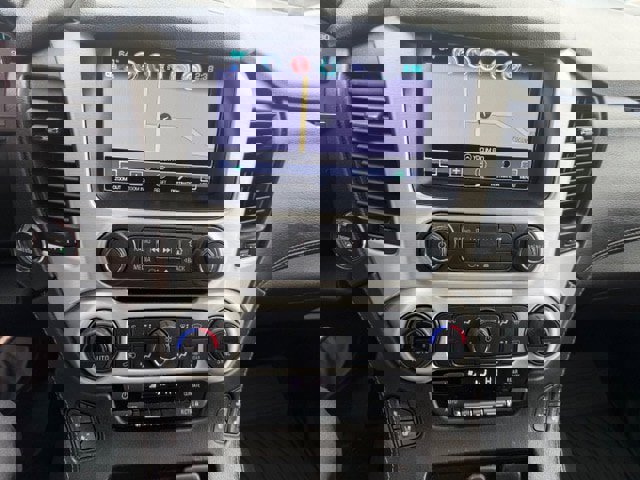 Used 2018 GMC Yukon XL SLT w/ Premium Edition image 17