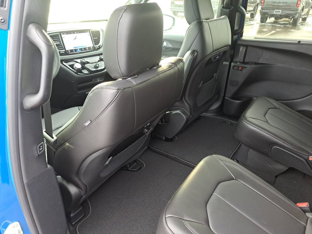 New 2026 Chrysler Pacifica Select w/ S Appearance Package image 15