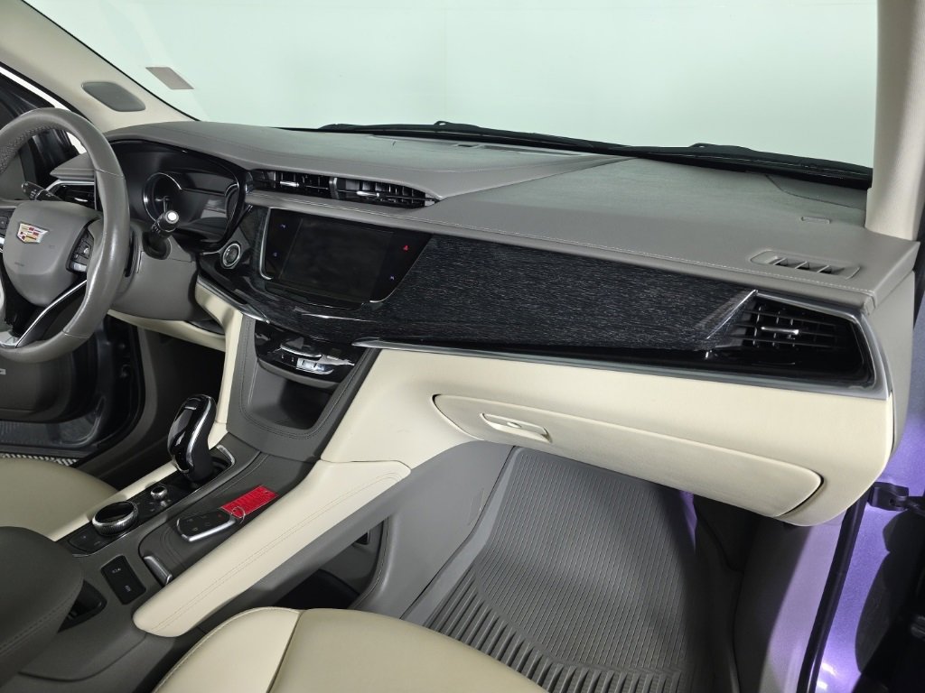 Used 2022 Cadillac XT6 Premium Luxury image 43