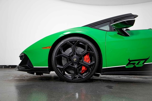 Used 2024 Lamborghini Huracan EVO image 12