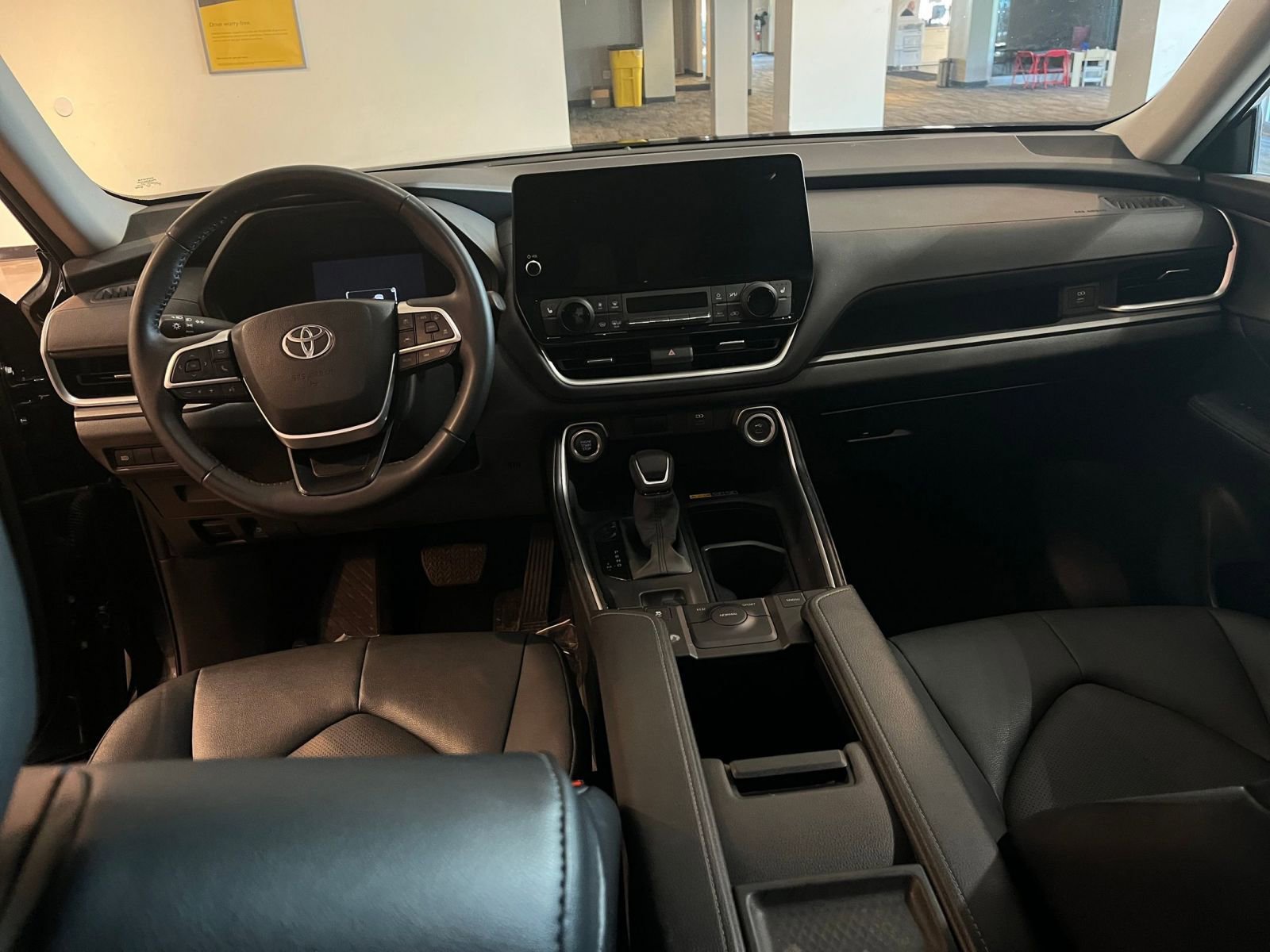 Used 2025 Toyota Grand Highlander FWD image 35