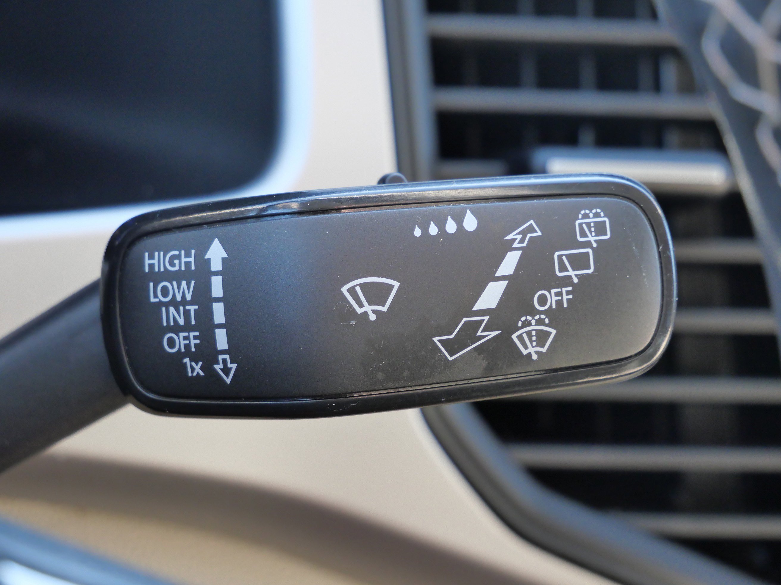 Used 2022 Volkswagen Atlas SE image 33