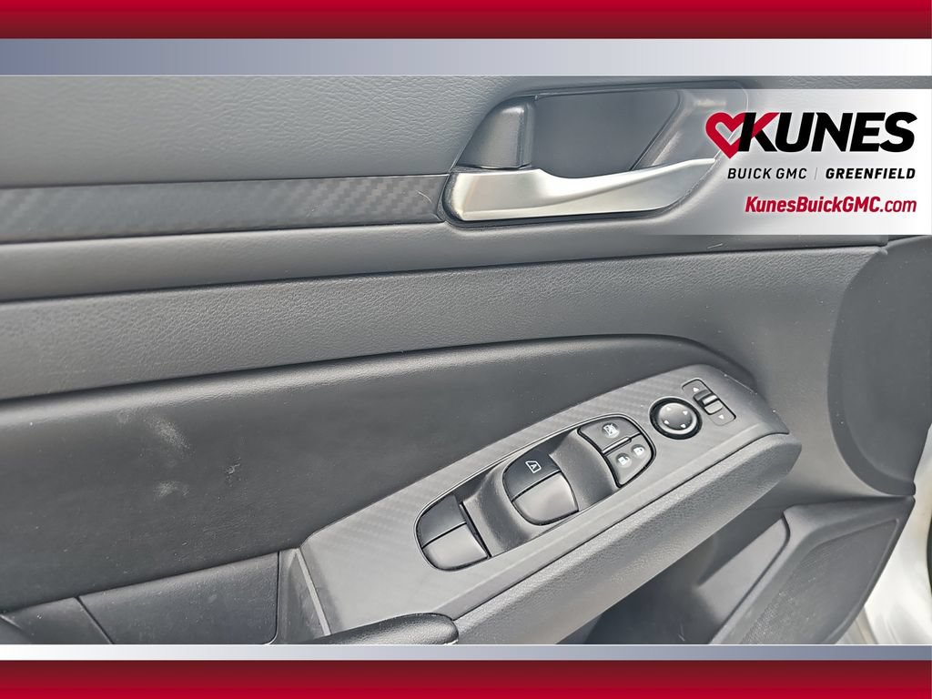 Used 2024 Nissan Altima 2.5 SV FWD image 15