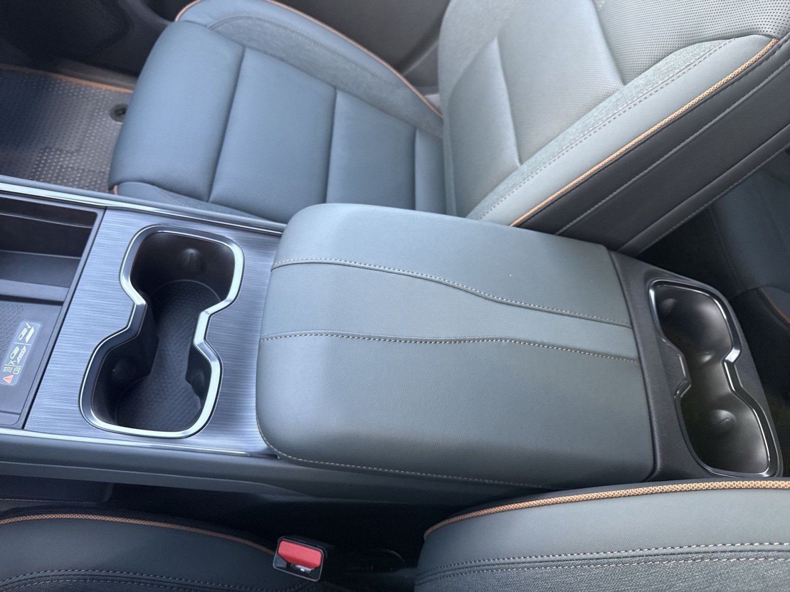 New 2026 GMC Acadia AT4 w/ Luxury Package AWD/4WD image 19