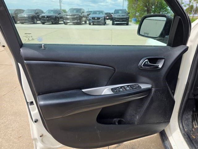 Used 2019 Dodge Journey SE w/ Connectivity Group FWD image 17
