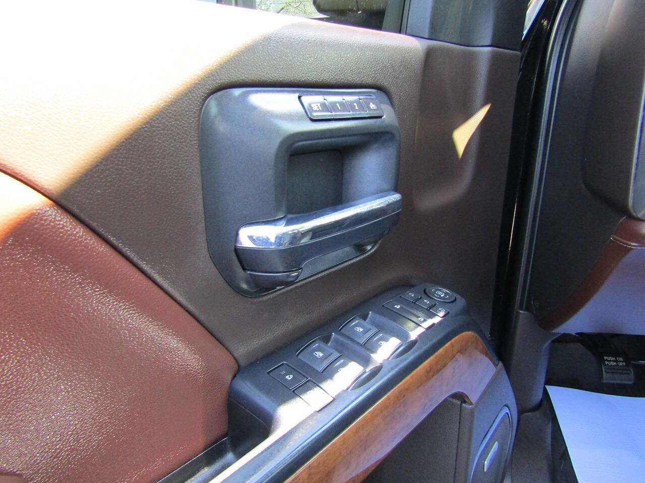 Used 2019 Chevrolet Silverado 2500 High Country w/ Duramax Plus Package image 9