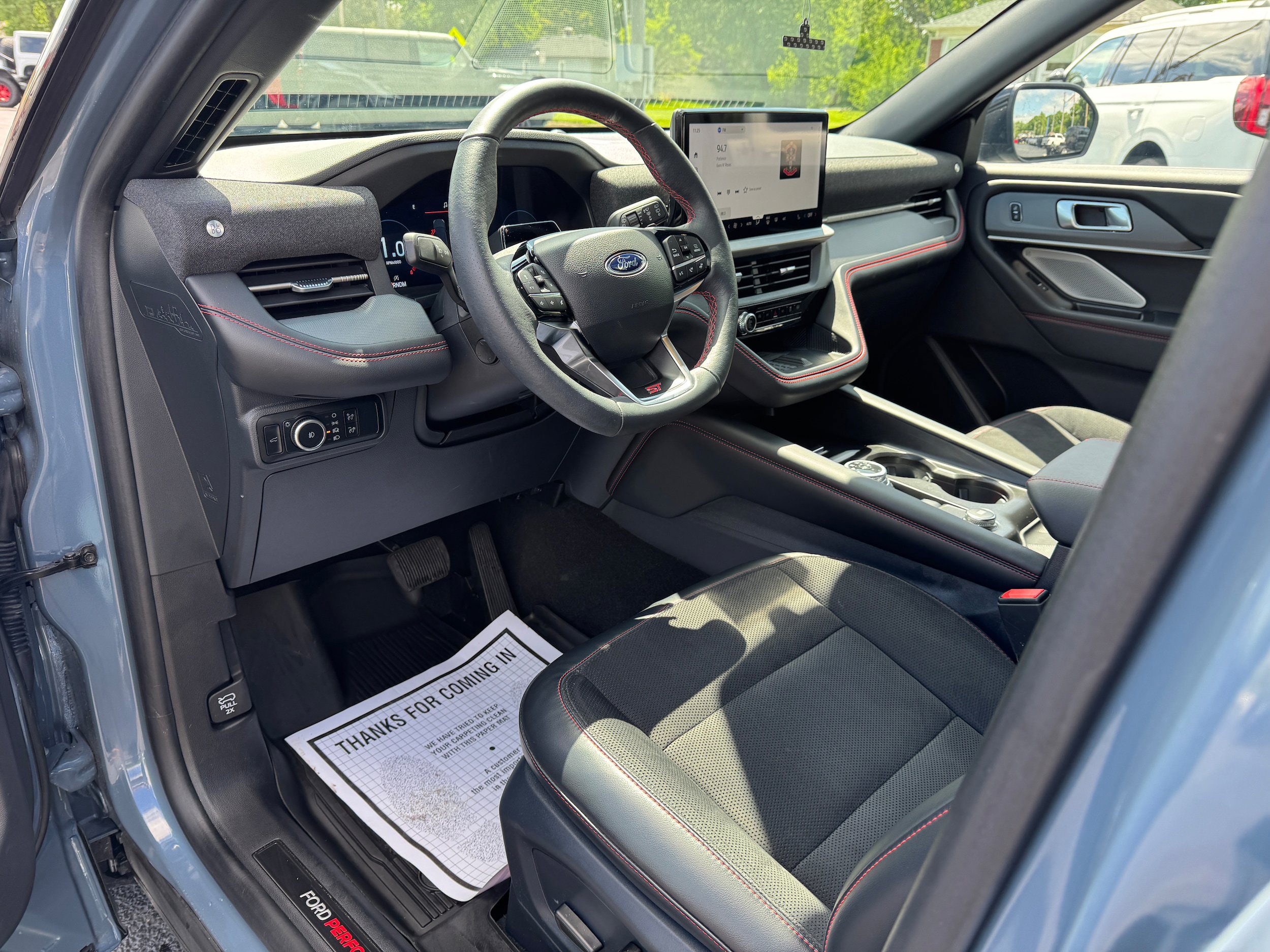 Used 2025 Ford Explorer ST AWD/4WD image 11