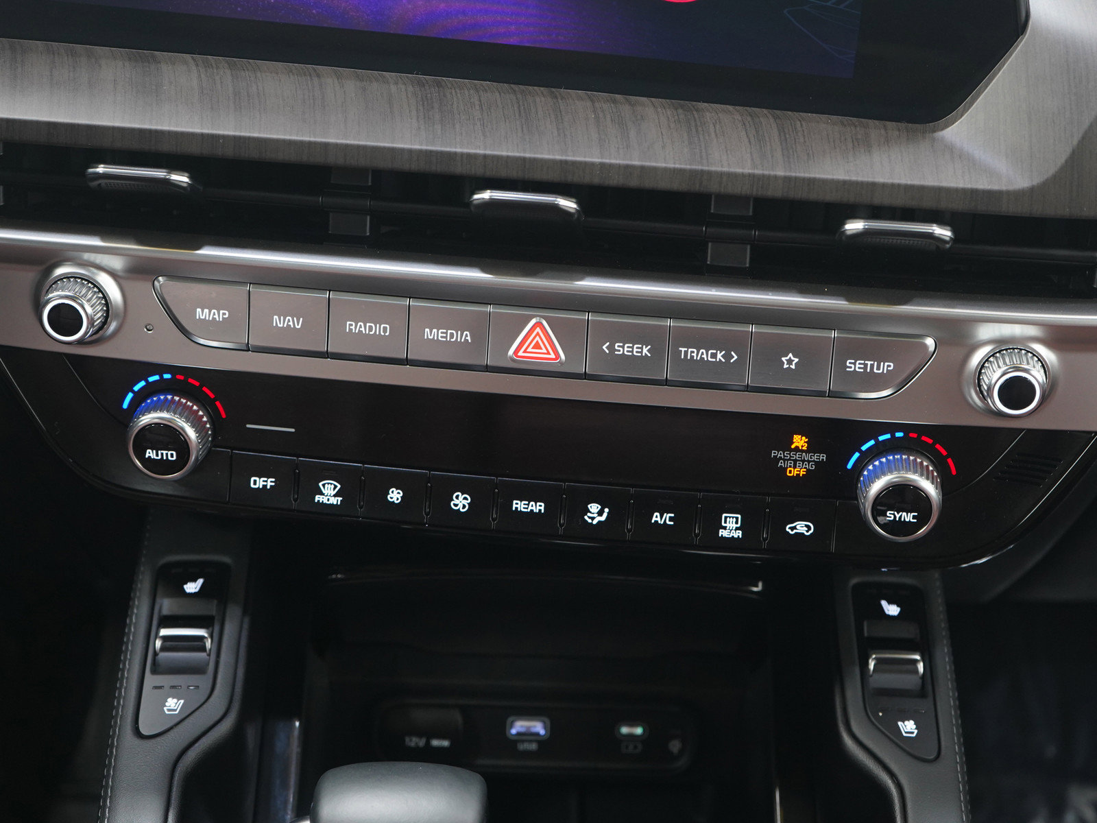 Used 2024 Kia Telluride EX w/ EX Captain's Chair Package image 17