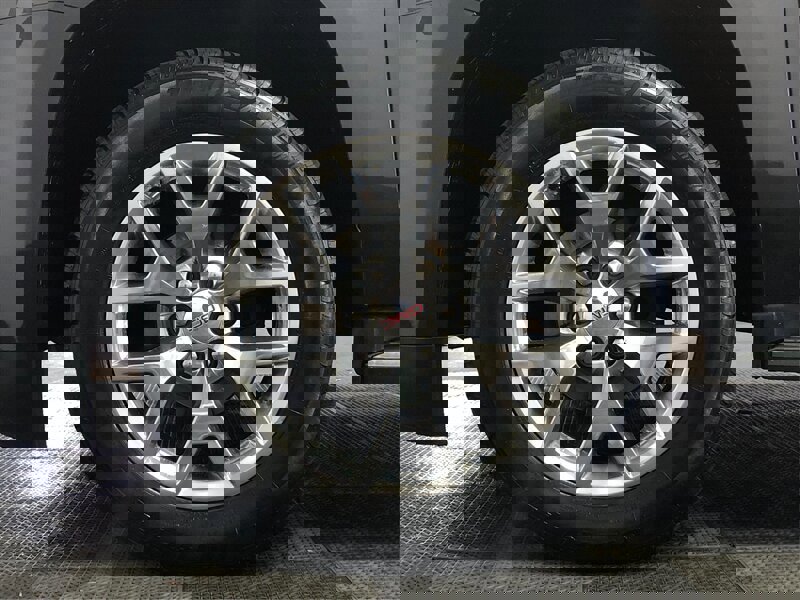 Used 2015 GMC Yukon XL SLT w/ HD Trailering Package image 18