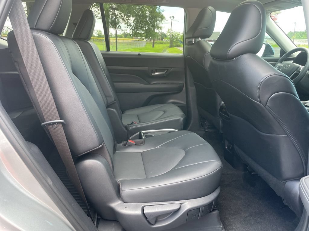 Used 2026 Toyota Grand Highlander AWD image 16