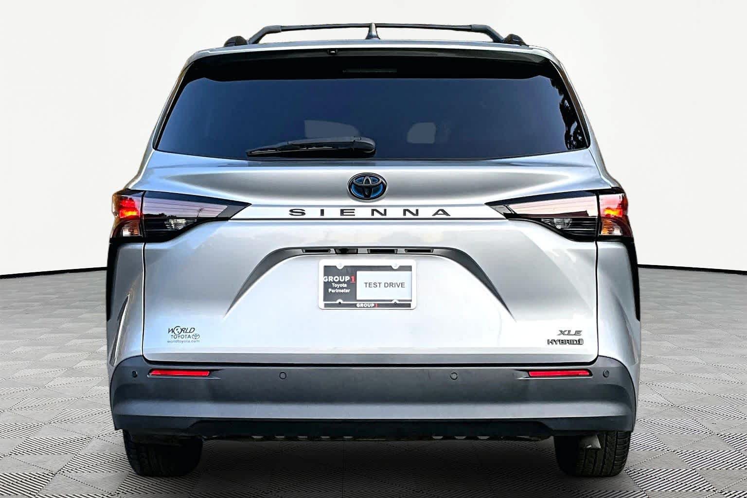 Certified 2023 Toyota Sienna XLE FWD image 5
