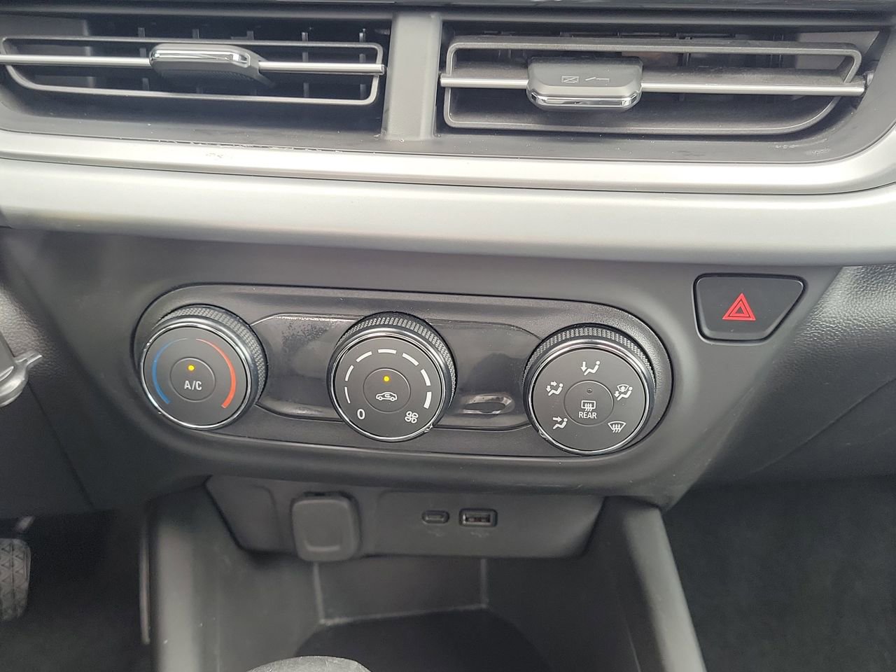 Used 2025 Chevrolet Trax LS image 17