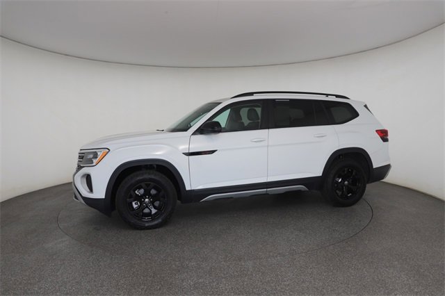 Used 2025 Volkswagen Atlas Peak Edition SE image 6