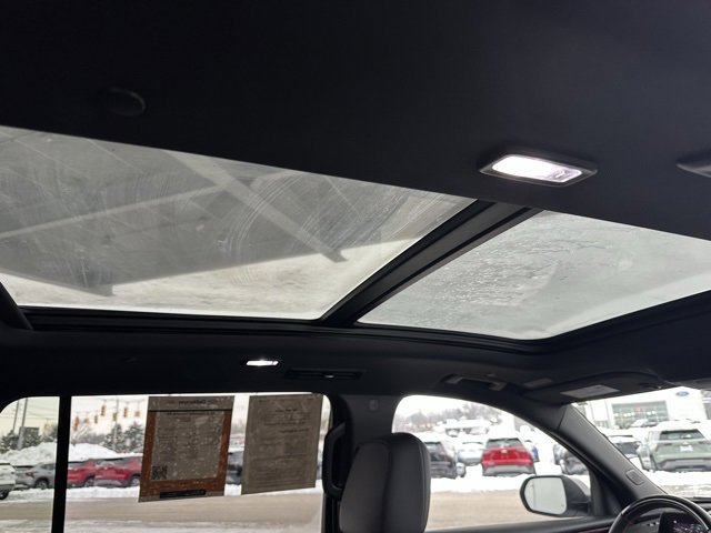 Certified 2025 Chevrolet Traverse RS image 25