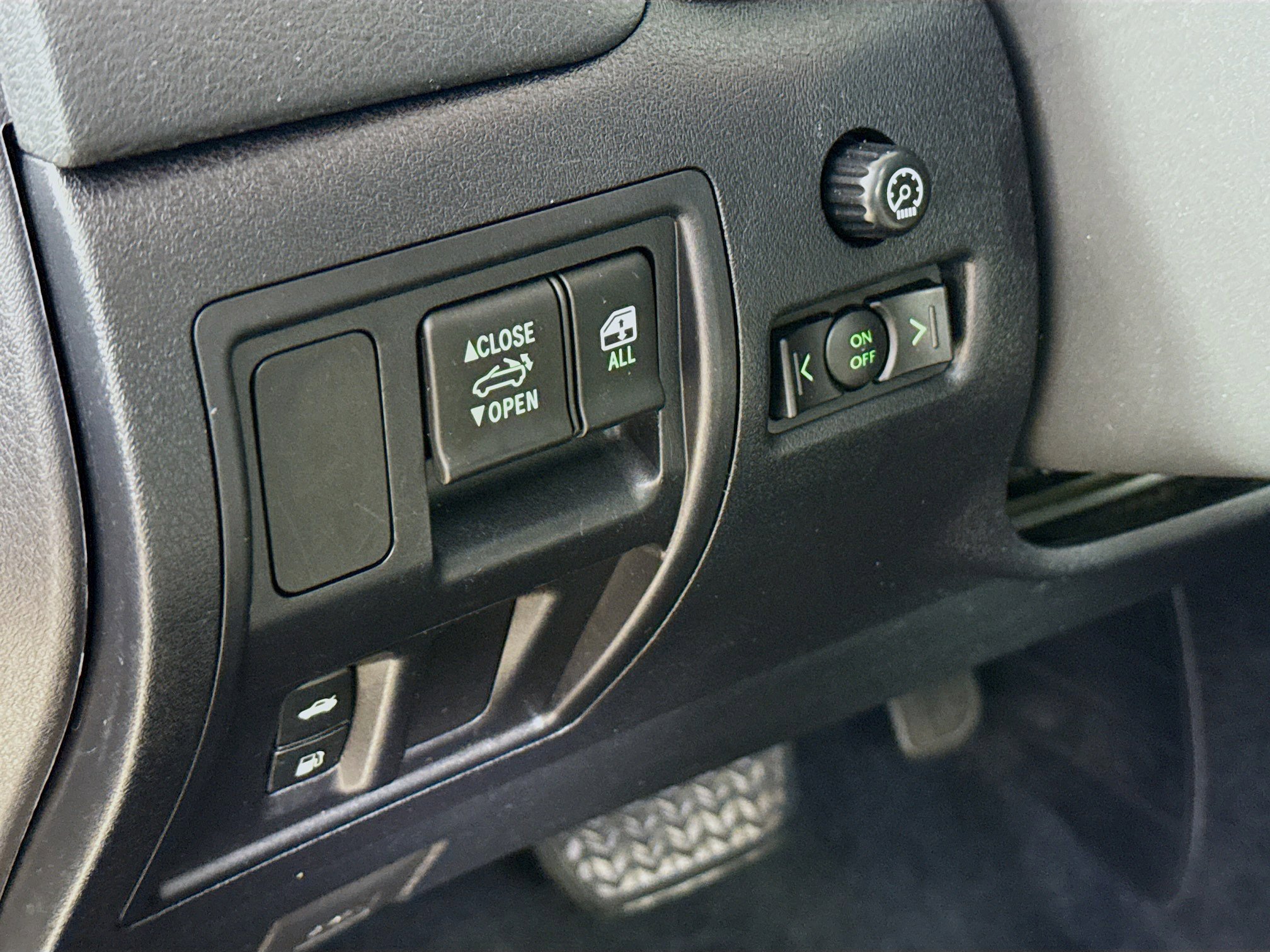 Used 2011 Lexus IS 250C w/ Luxury Pkg image 9