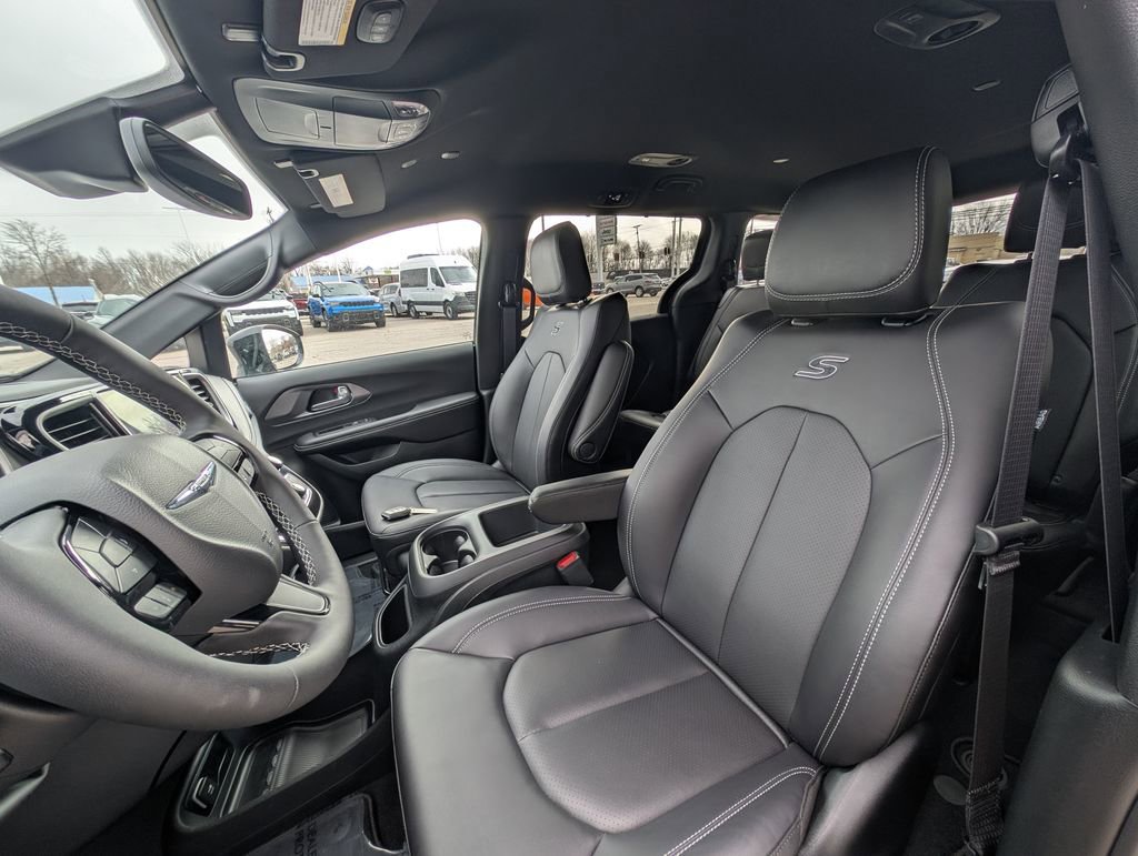 New 2026 Chrysler Pacifica Select image 12