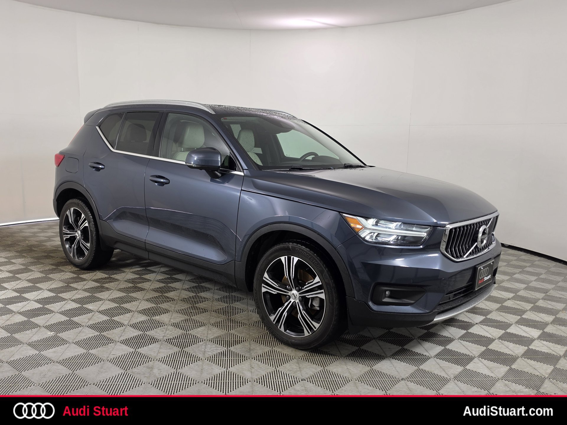 Used 2022 Volvo XC40 T5 Inscription