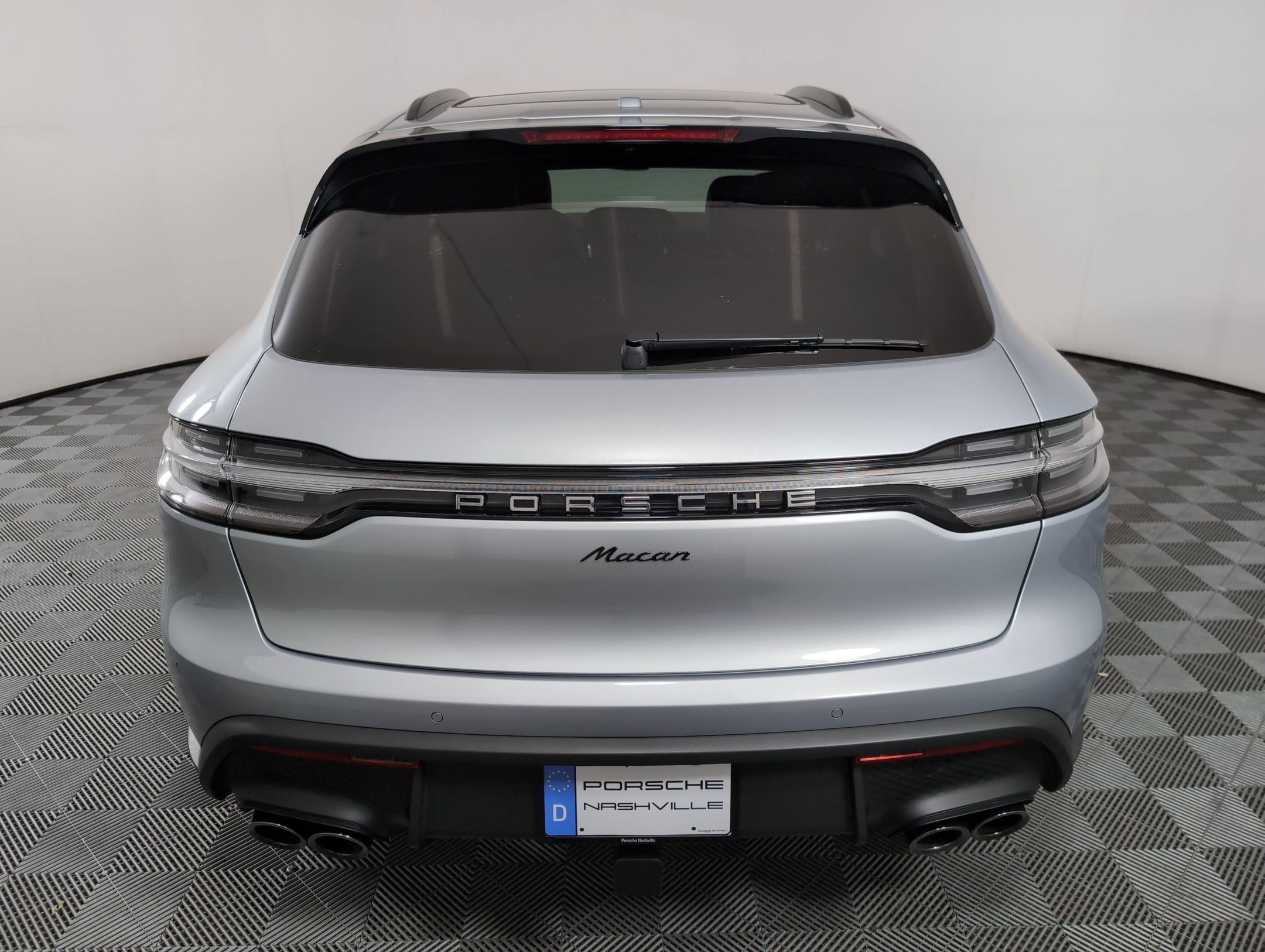 Certified 2025 Porsche Macan AWD/4WD image 7