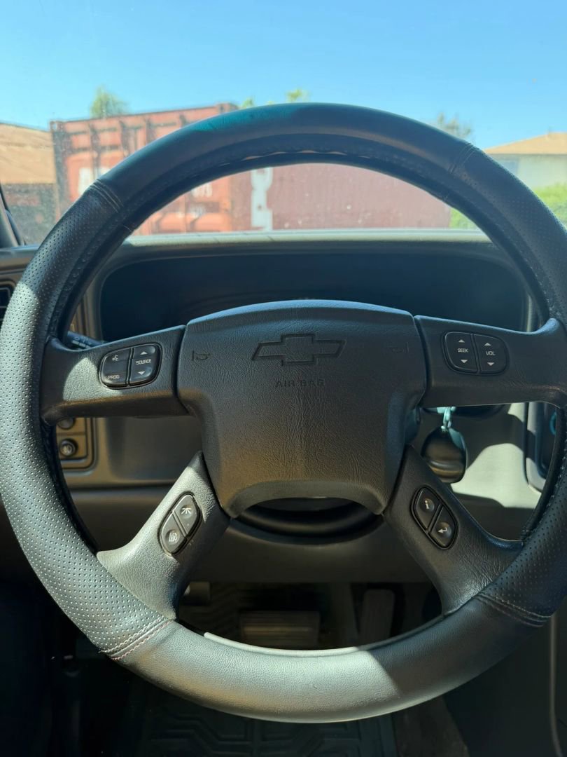 Used 2005 Chevrolet Silverado 2500 LT w/ Heavy-Duty Power Package AWD/4WD image 22