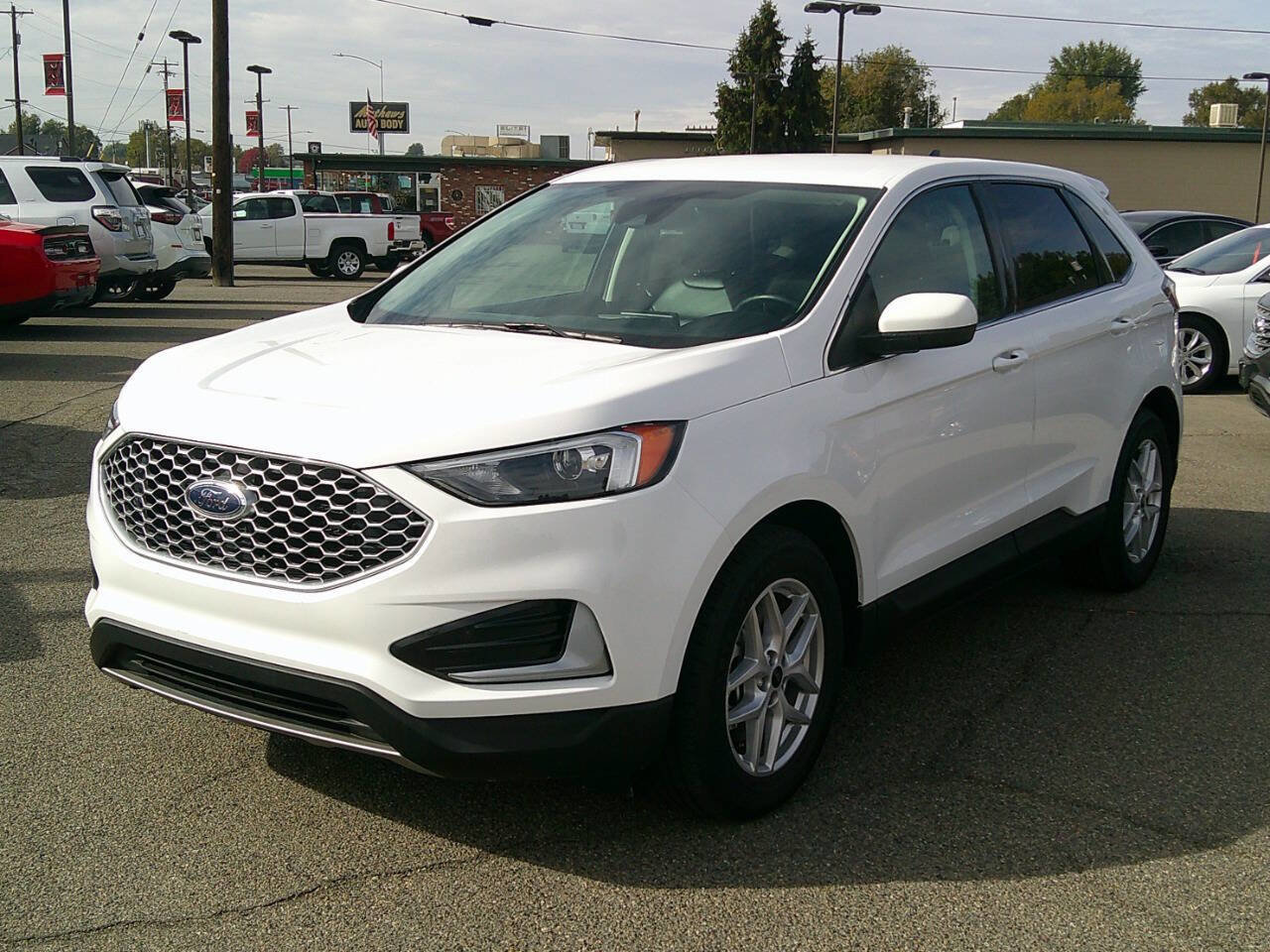 Used 2024 Ford Edge SEL image 3