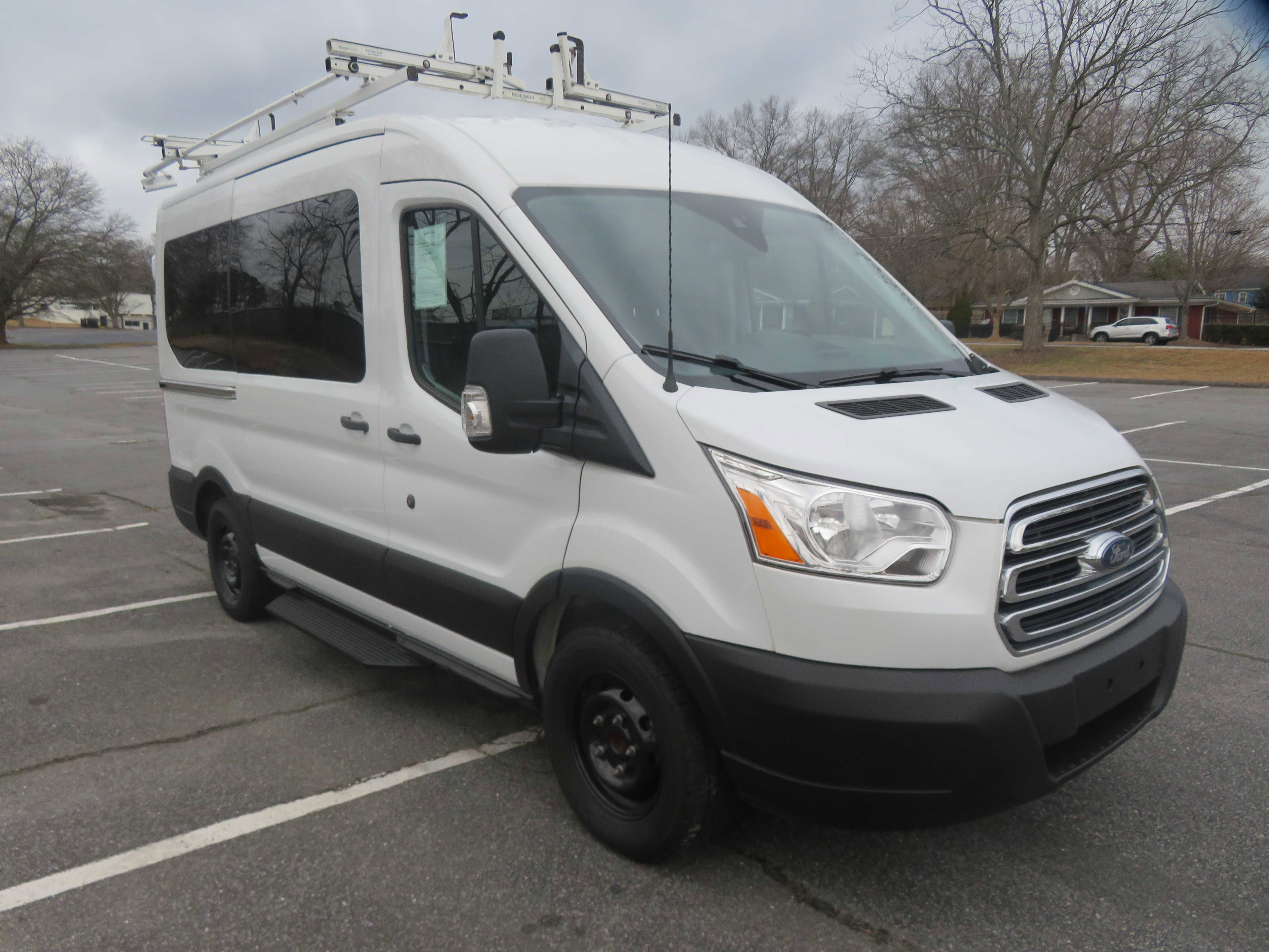 Used 2019 Ford Transit 150 XLT image 3