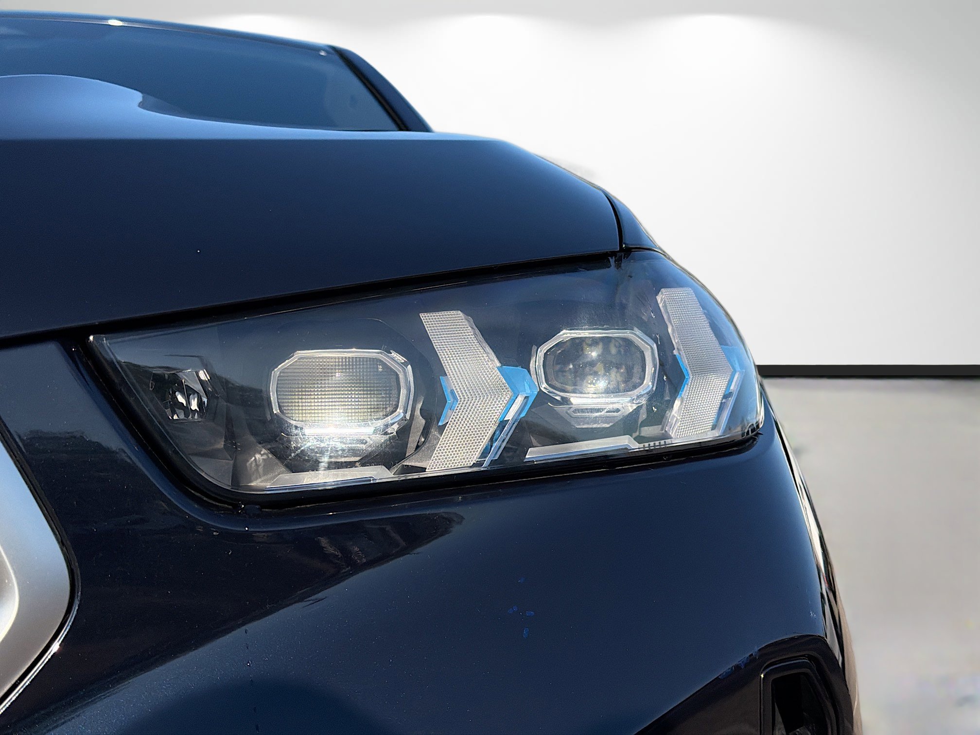 Used 2025 BMW X6 xDrive40i image 9