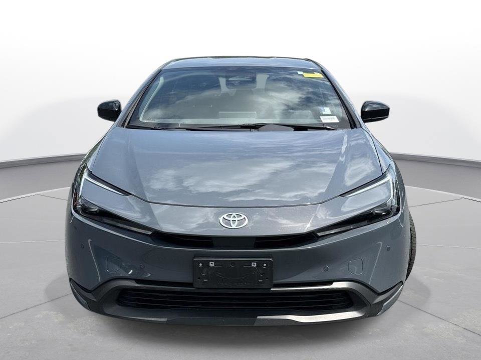 Used 2023 Toyota Prius LE FWD image 3