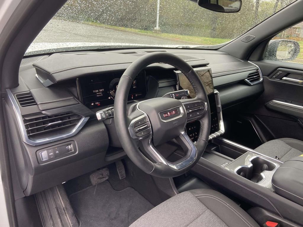 Used 2025 GMC Acadia Elevation FWD image 15
