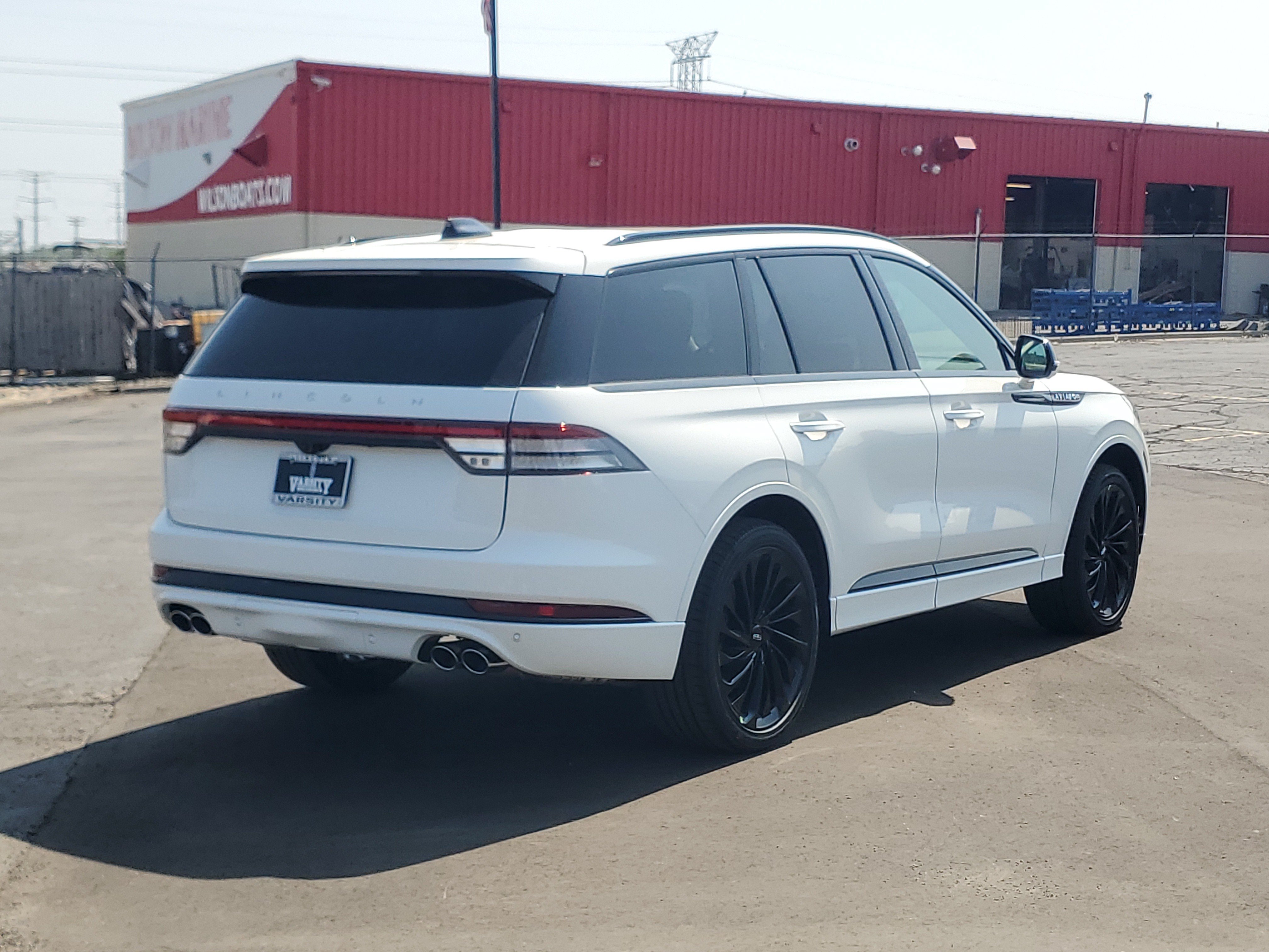 New 2026 Lincoln Aviator Reserve w/ Jet Appearance Package AWD/4WD image 4