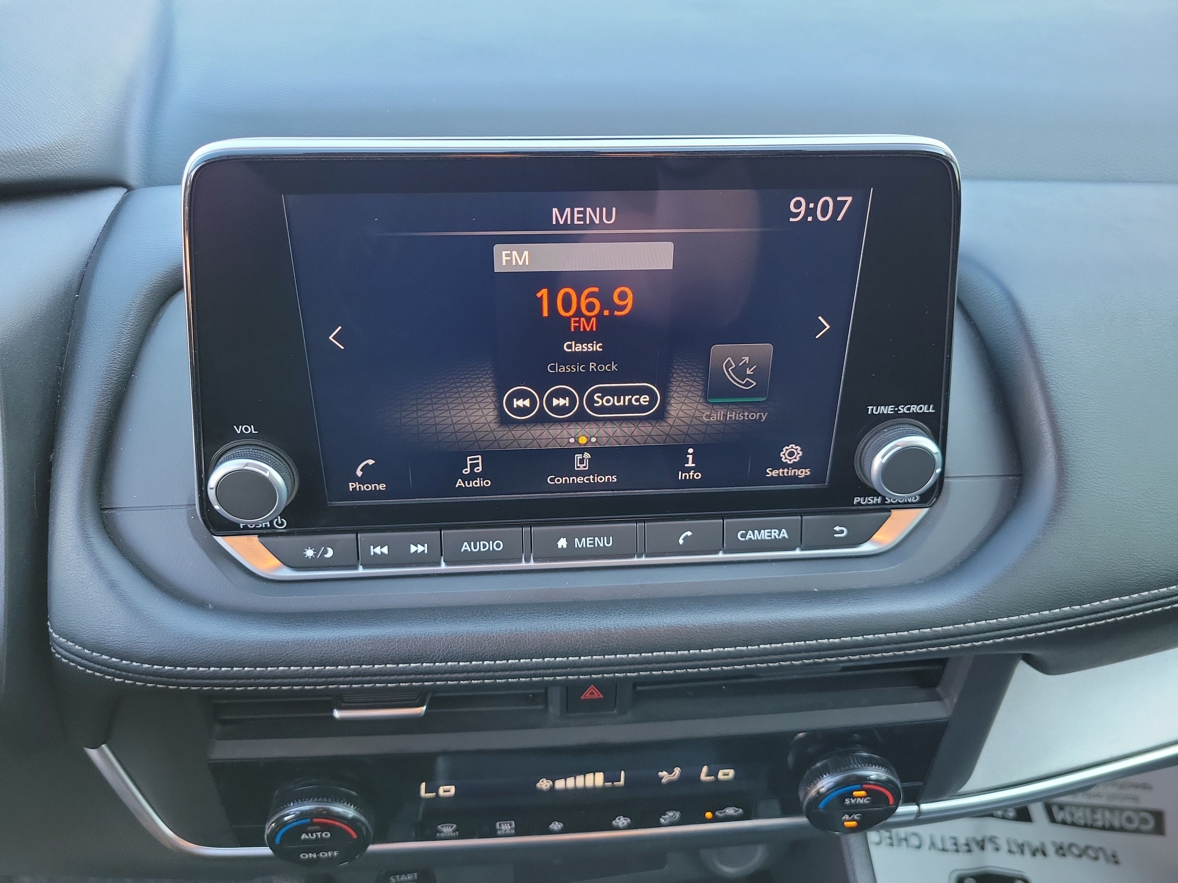Used 2025 Nissan Rogue SV AWD/4WD image 15