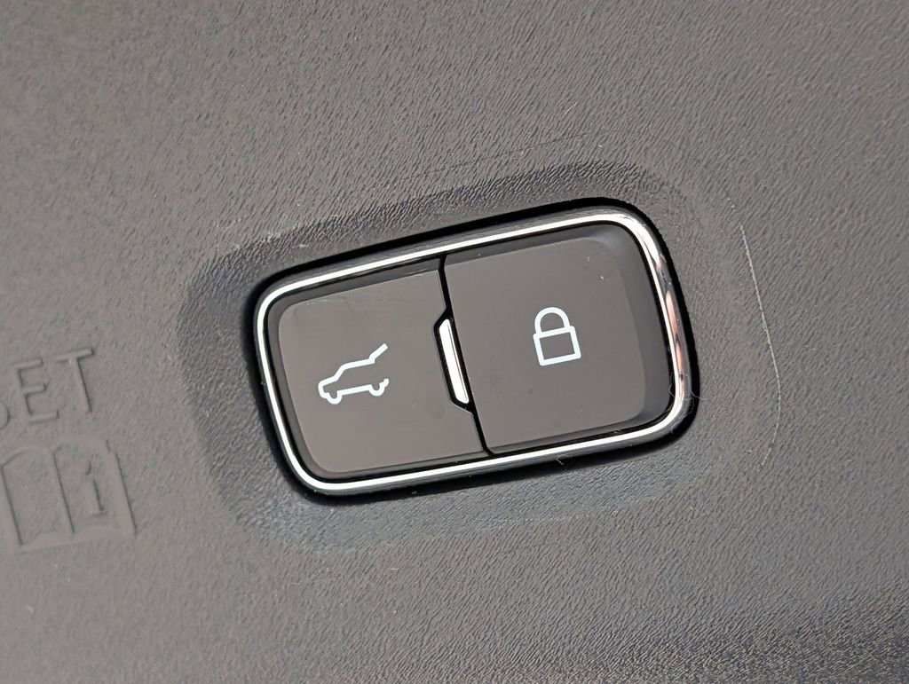 Used 2025 Ford Expedition Tremor AWD/4WD image 28