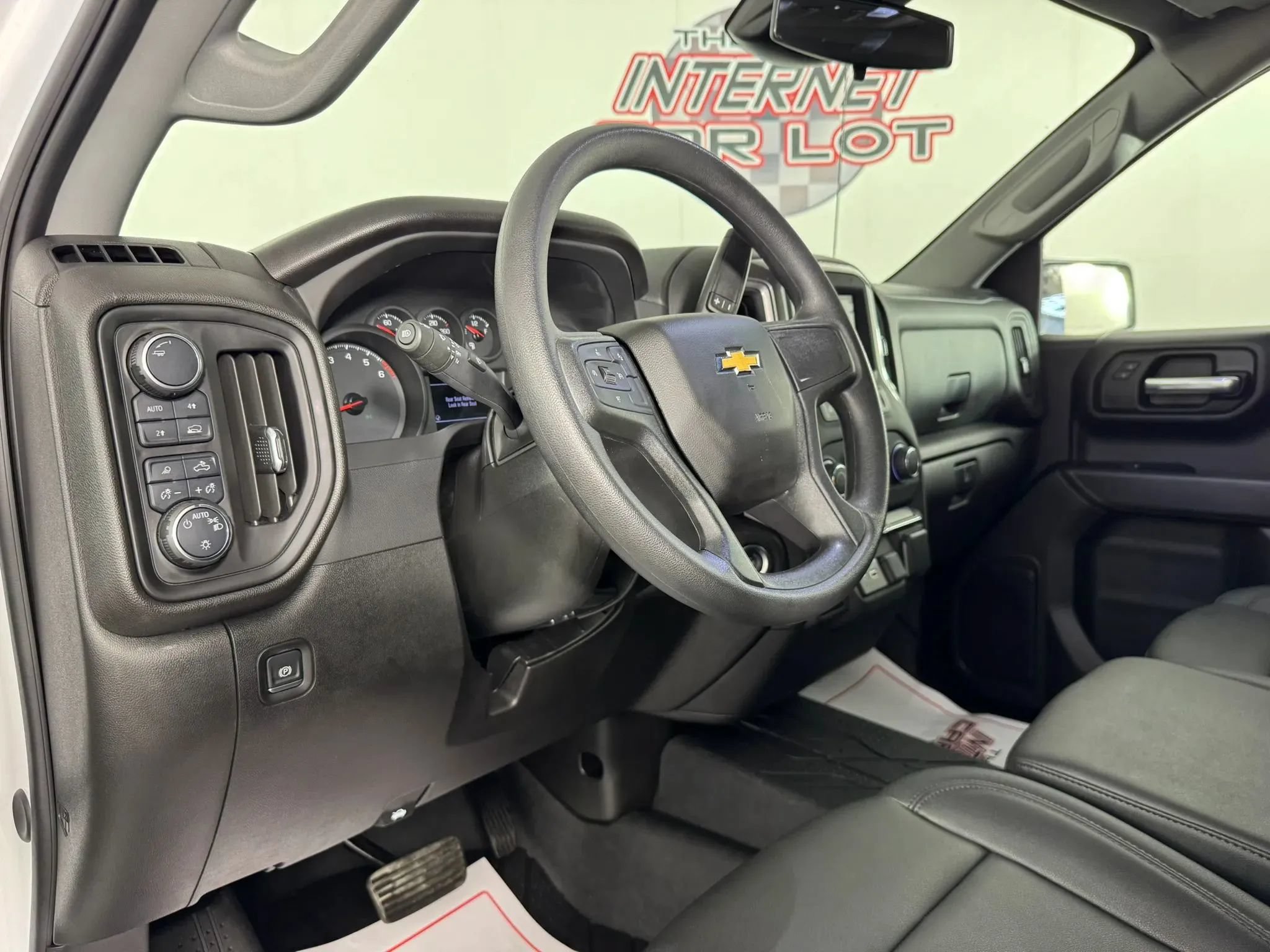 Used 2025 Chevrolet Silverado 1500 W/T w/ WT Safety Package AWD/4WD image 10