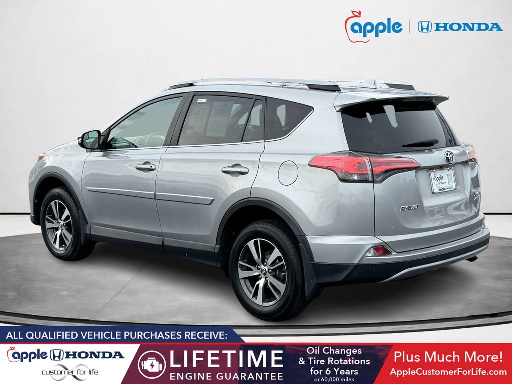 Used 2017 Toyota RAV4 XLE AWD/4WD image 4