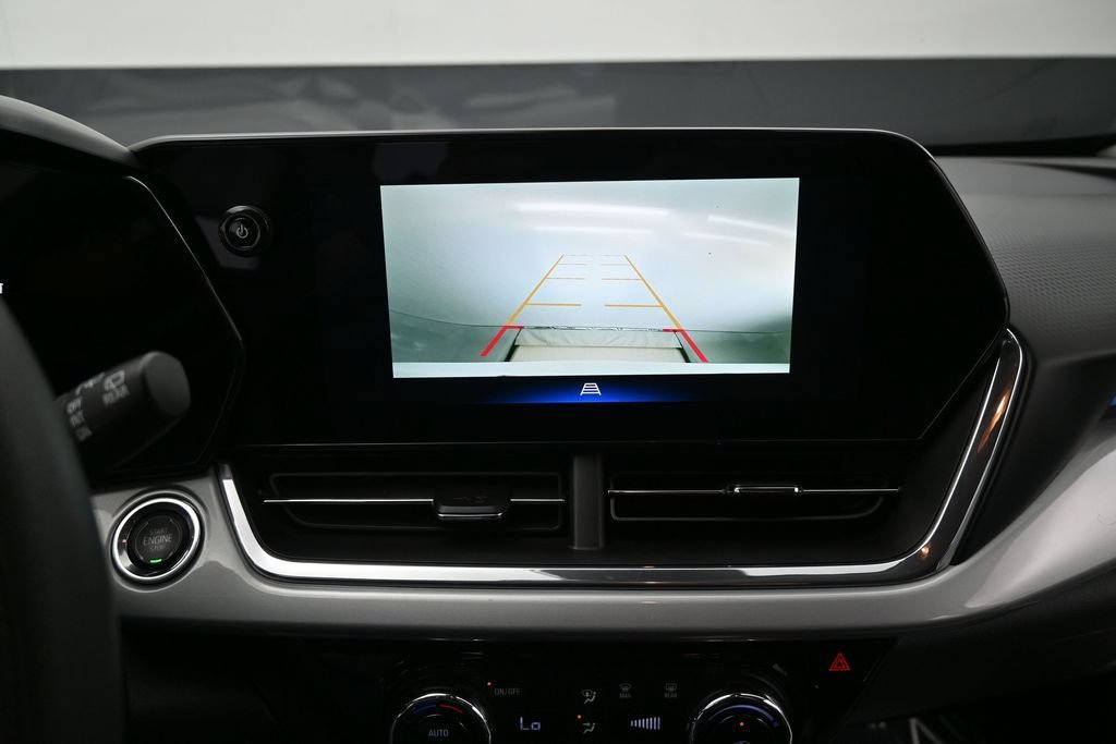 Certified 2025 Chevrolet Trax LT FWD image 16