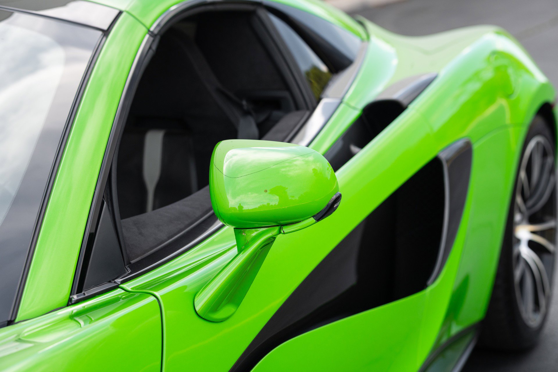 Used 2018 McLaren 570S Spider RWD image 27