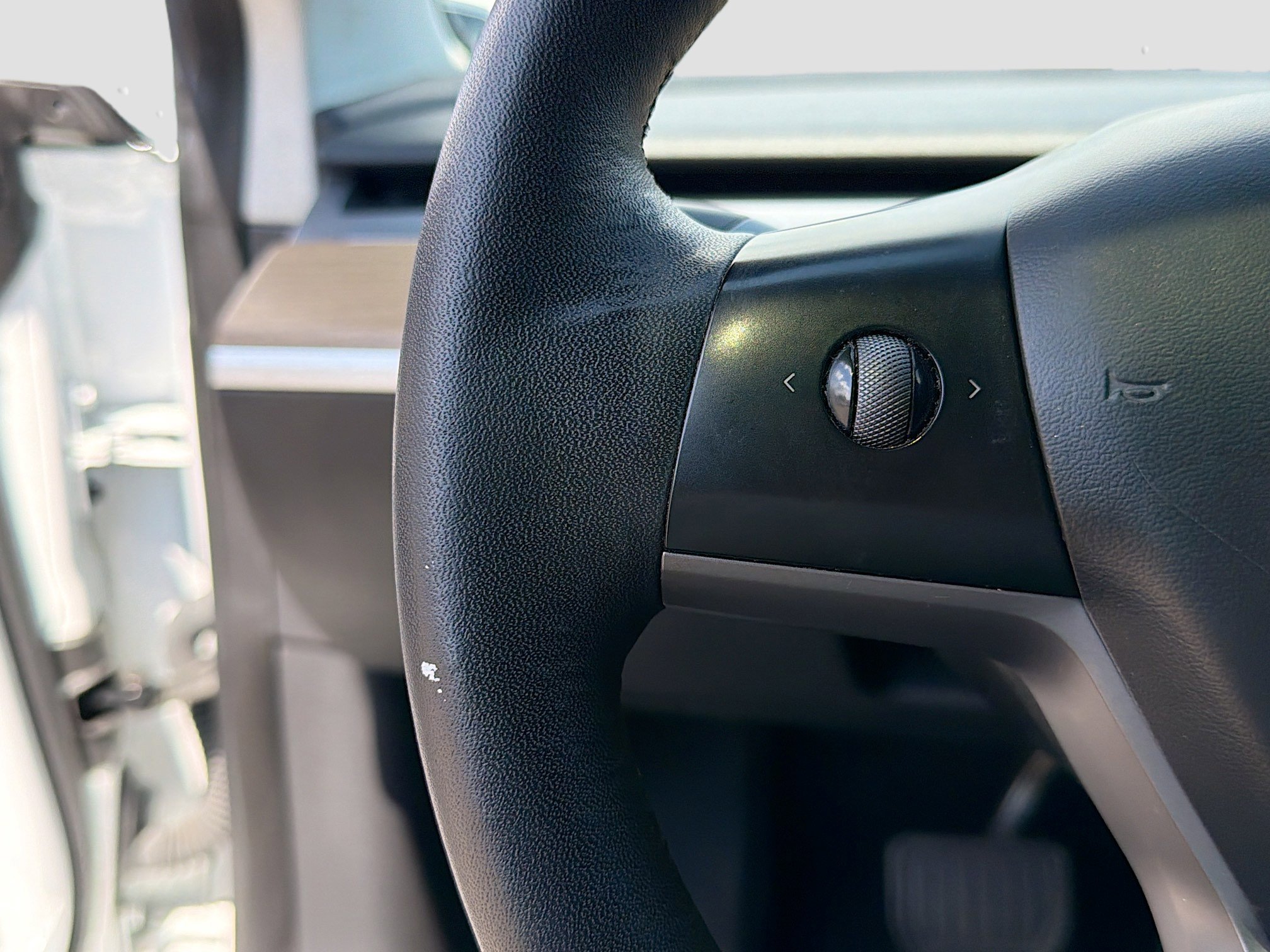 Used 2023 Tesla Model 3 Standard Range image 33