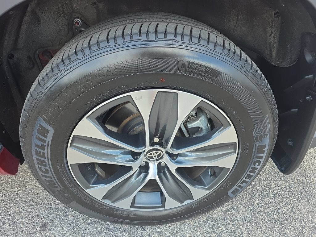 Certified 2025 Toyota Highlander XLE AWD/4WD image 8