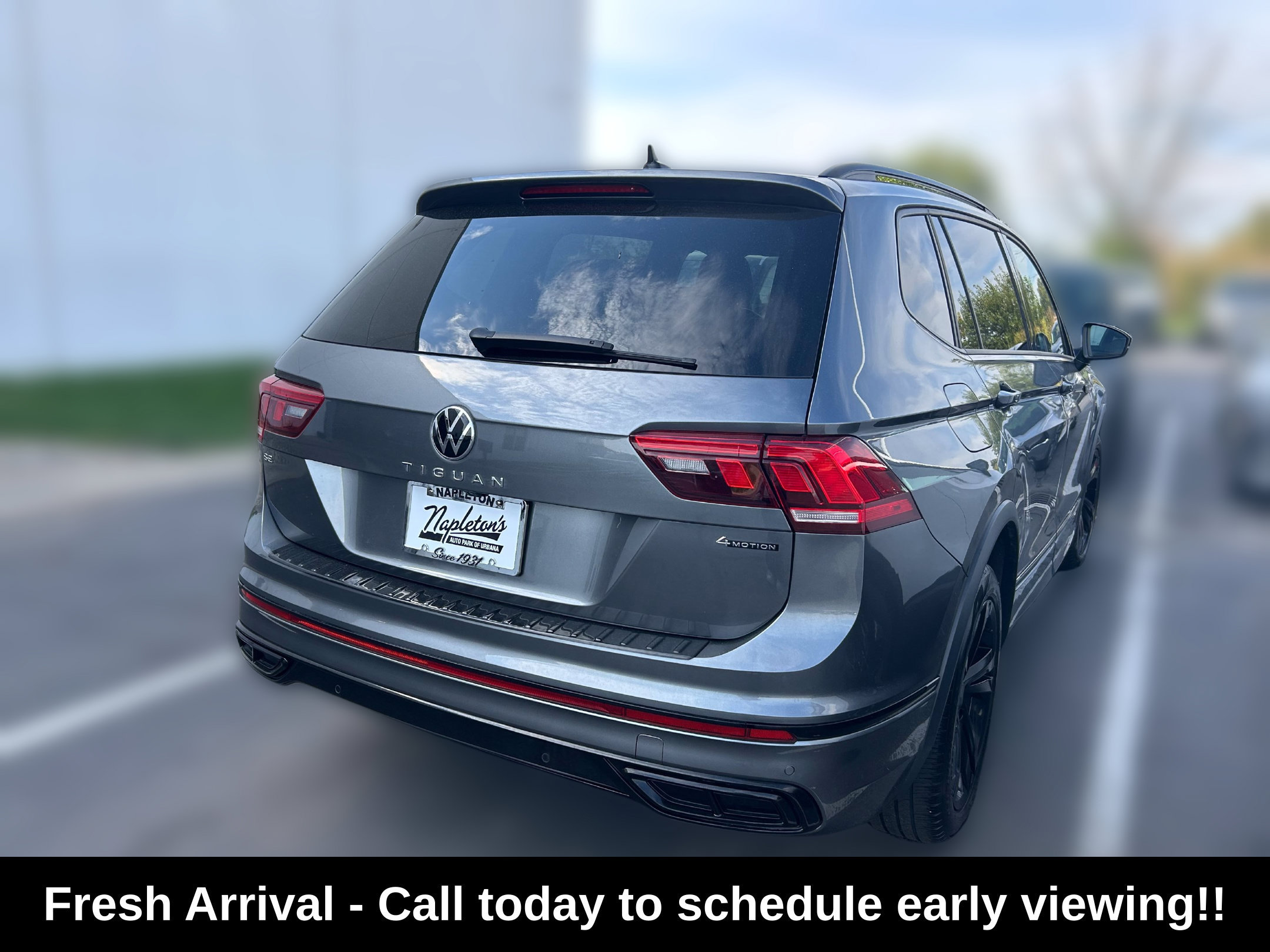 Used 2023 Volkswagen Tiguan SE R-Line AWD/4WD image 3