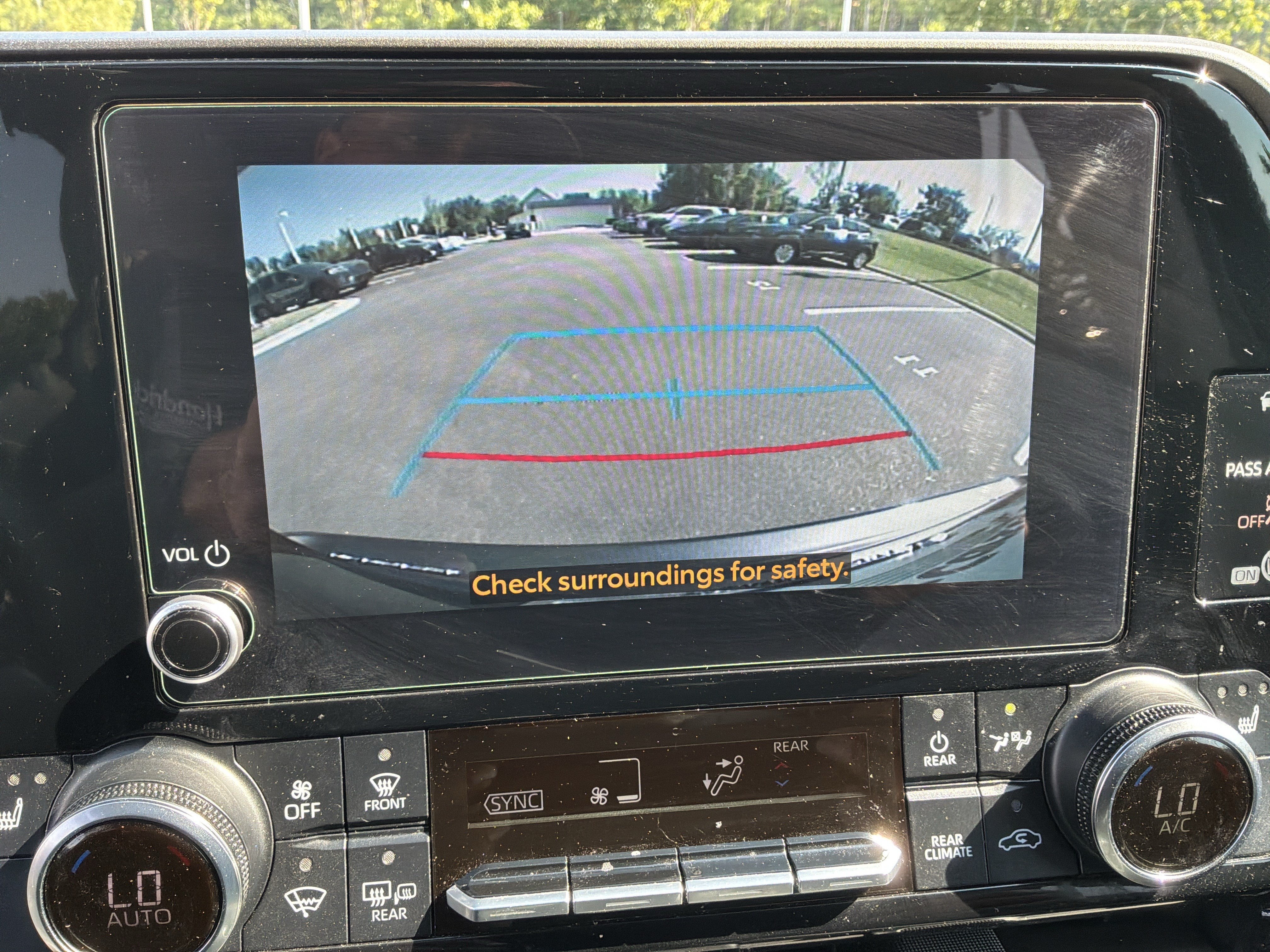 Used 2024 Toyota Highlander XLE AWD/4WD image 25