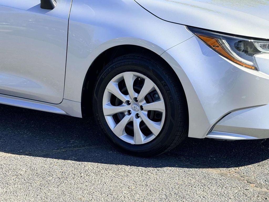 Used 2020 Toyota Corolla LE image 23