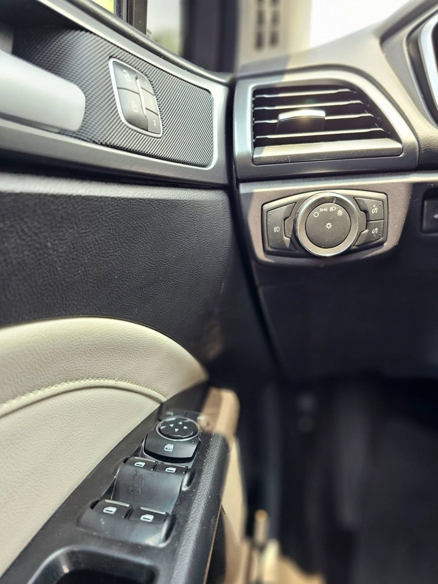 Used 2016 Ford Fusion Titanium FWD image 19