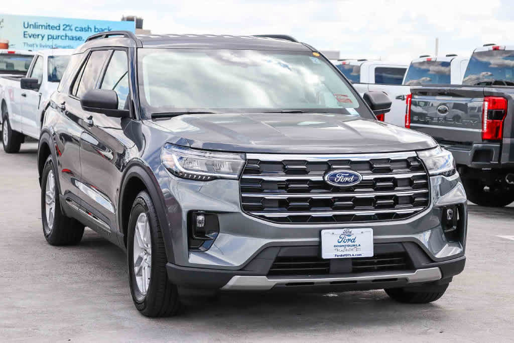 Used 2026 Ford Explorer Active w/ Active Comfort Package RWD image 3