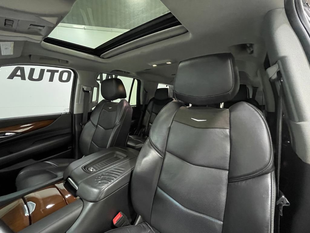 Used 2018 Cadillac Escalade Luxury image 14