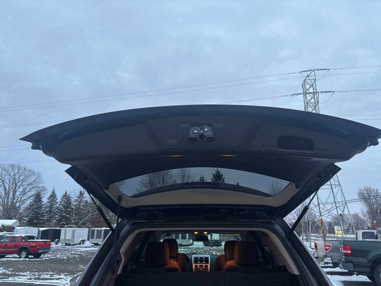 Used 2011 GMC Acadia SLE image 22