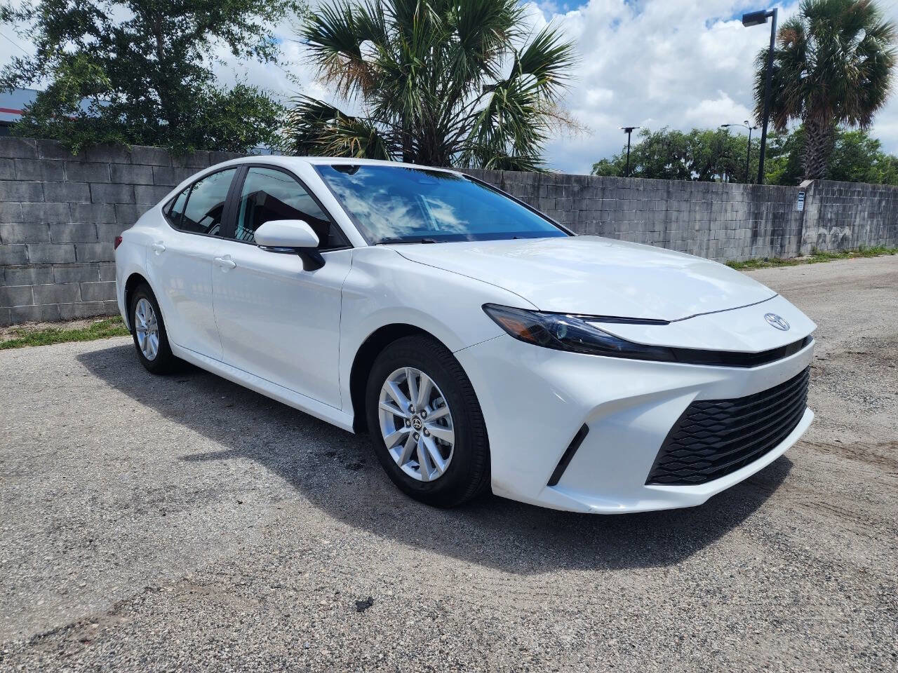 Used 2025 Toyota Camry LE image 2