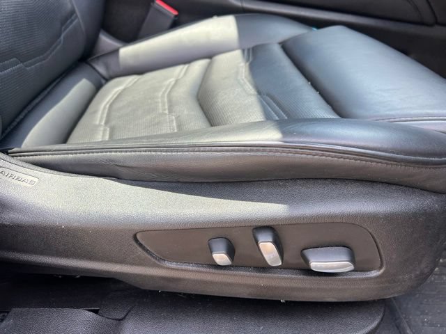 Used 2018 Cadillac XT5 Platinum w/ Driver Assist Package AWD/4WD image 12